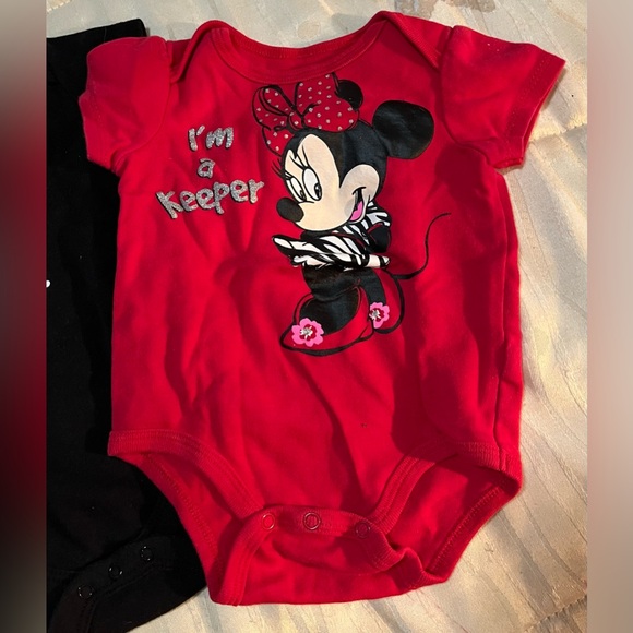 Bundle of 4 Super Sweet Infant Onesies, 3 New Without Tags! Size 6-9 Months - Picture 3 of 6